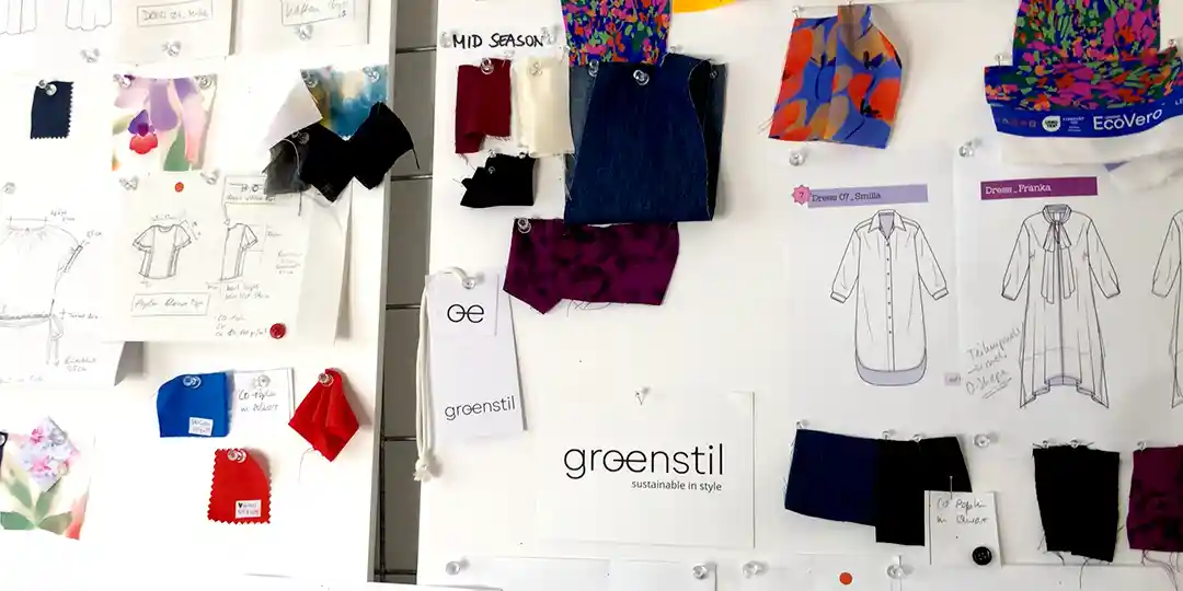 Das schwarz-weiße Branding bietet eine zurückhaltende Bühne für farbenfrohe Stoffe.