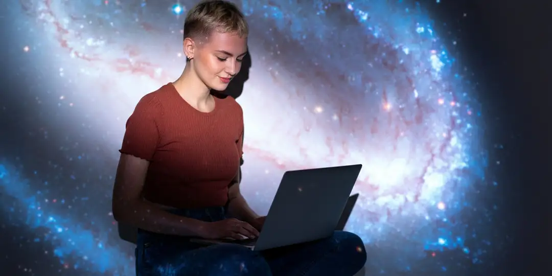 Junge Frau harmonisiert ihr Business mithilfe der spirituellen hermetischen Gesetze. 